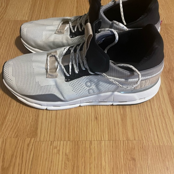 On Running Black and White Sneakers with Cushioned Sole - Picture 4 of 9